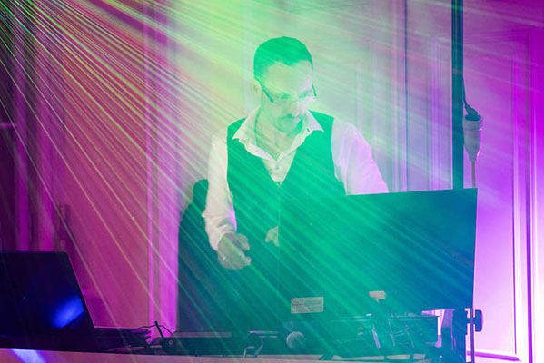 DJ Falk im Lichteffekt